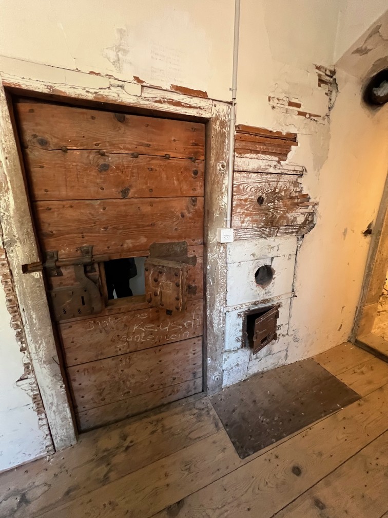 Porte séparant les deux cachots